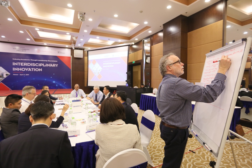Giáo sư Đại học Cornell: “Tôi tự hào trở thành Hiệu trưởng đầu tiên của VinUni” - 2 Giáo sư Đại học Cornell: “Tôi tự hào trở thành Hiệu trưởng đầu tiên của VinUni” - 2
