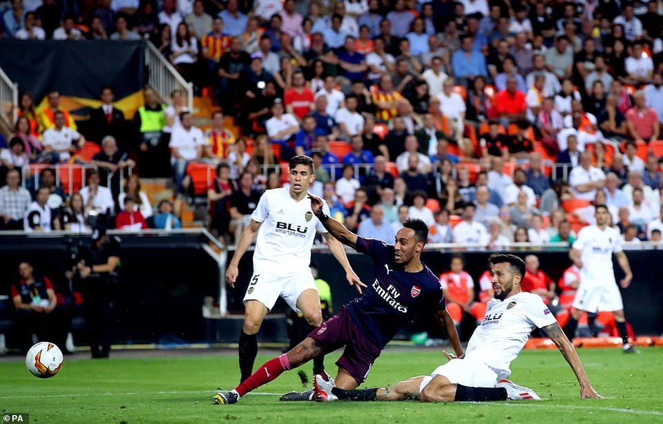 Valencia 2-4 Arsenal: Cú hattrick của Aubameyang - 17 Valencia 2-4 Arsenal: Cú hattrick của Aubameyang - 17
