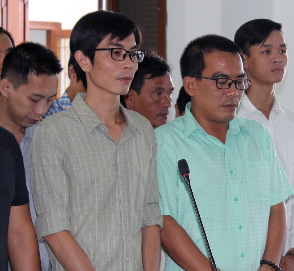 Tham gia đường dây đánh bạc trăm tỷ, 20 bị cáo lãnh án - 2 Tham gia đường dây đánh bạc trăm tỷ, 20 bị cáo lãnh án - 2