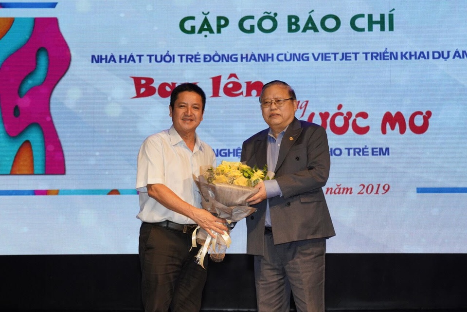 Nhà hát Tuổi Trẻ cùng VietJet chắp cánh “Bay lên những ước mơ” mùa 2 - 4 Nhà hát Tuổi Trẻ cùng VietJet chắp cánh “Bay lên những ước mơ” mùa 2 - 4