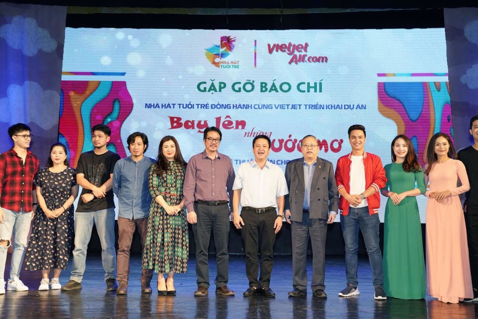 Nhà hát Tuổi Trẻ cùng VietJet chắp cánh “Bay lên những ước mơ” mùa 2 - 5 Nhà hát Tuổi Trẻ cùng VietJet chắp cánh “Bay lên những ước mơ” mùa 2 - 5