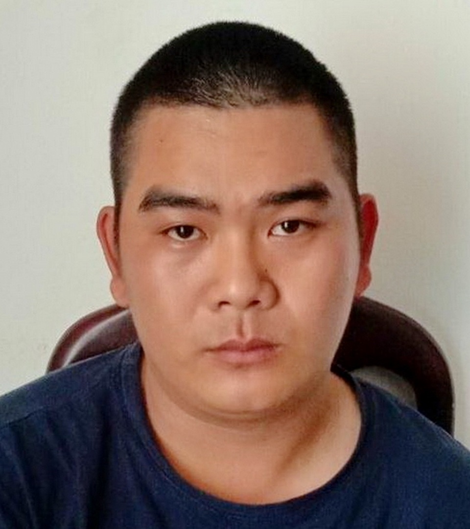 Dùng clip nóng để… cưỡng dâm người cô họ - 1