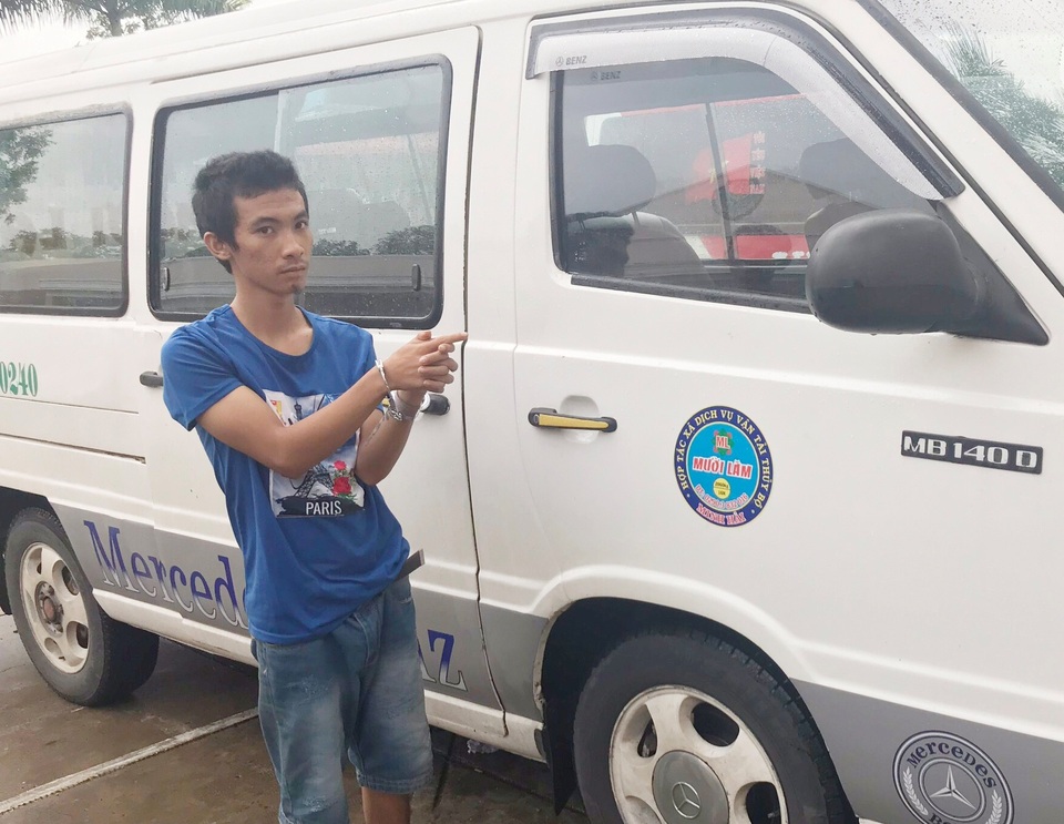 Hết tiền, nam thanh niên ngang nhiên vào bến xe trộm ô tô đi bán - 1 Hết tiền, nam thanh niên ngang nhiên vào bến xe trộm ô tô đi bán - 1