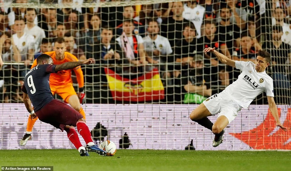 Valencia 2-4 Arsenal: Cú hattrick của Aubameyang - 9 Valencia 2-4 Arsenal: Cú hattrick của Aubameyang - 9