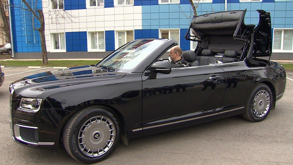 Cận cảnh dàn limousine được mệnh danh “Rolls-Royce mui trần” của nước Nga - 2 Cận cảnh dàn limousine được mệnh danh “Rolls-Royce mui trần” của nước Nga - 2