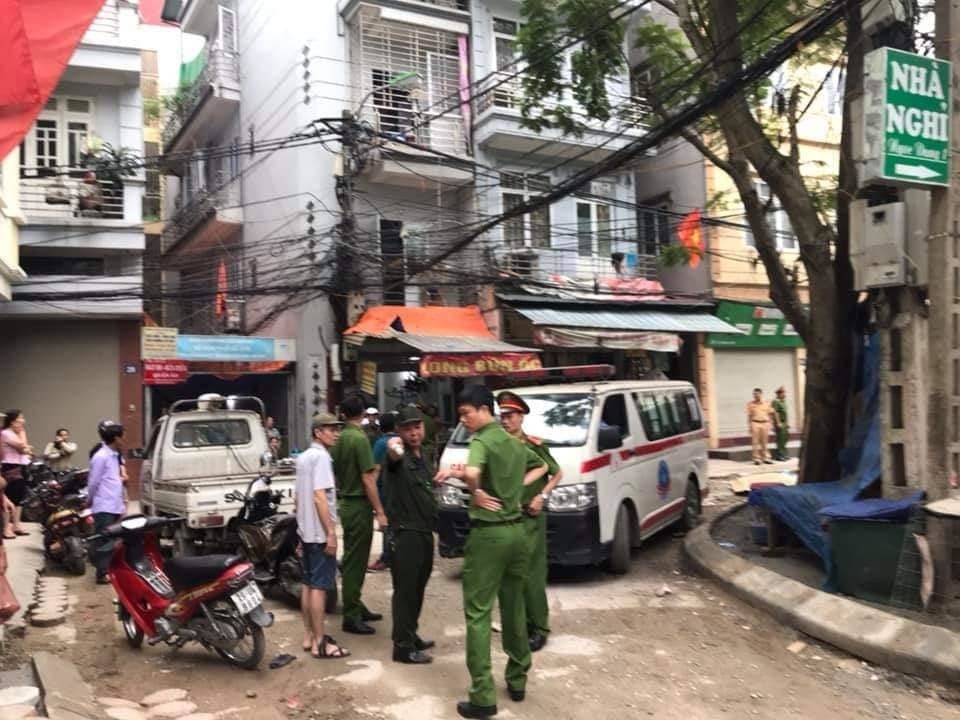 Hà Nội: Nghi vấn nữ tài xế nhầm chân ga lùi xe tông chết một phụ nữ - 2 Hà Nội: Nghi vấn nữ tài xế nhầm chân ga lùi xe tông chết một phụ nữ - 2
