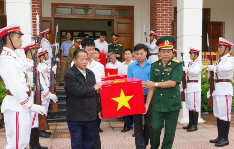 Thanh Hóa tiếp nhận 18 hài cốt liệt sĩ hy sinh tại Lào - 1 Thanh Hóa tiếp nhận 18 hài cốt liệt sĩ hy sinh tại Lào - 1