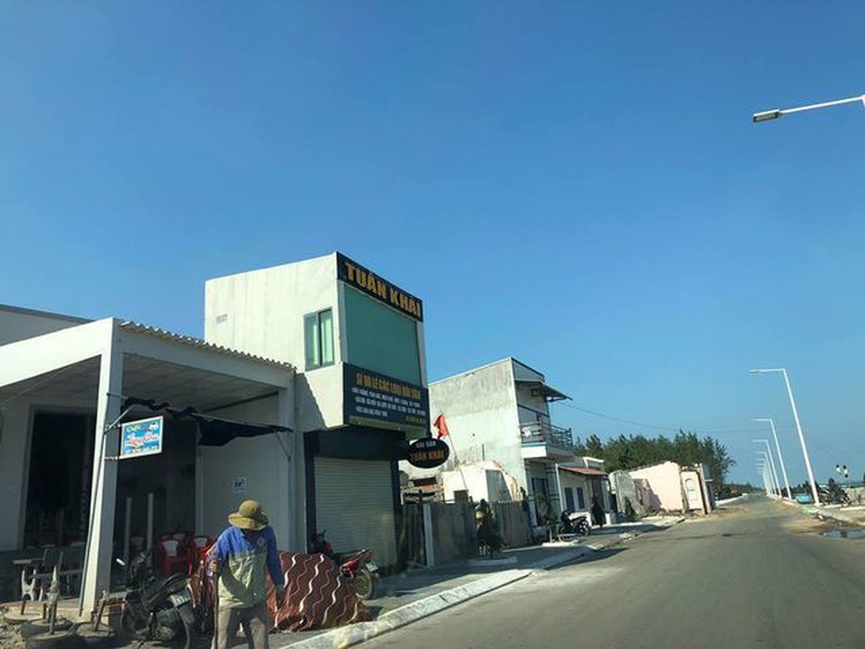 Ồ ạt xây nhà chiếm đường ven biển: Xử lý cán bộ “làm ngơ” trước vi phạm! - 2