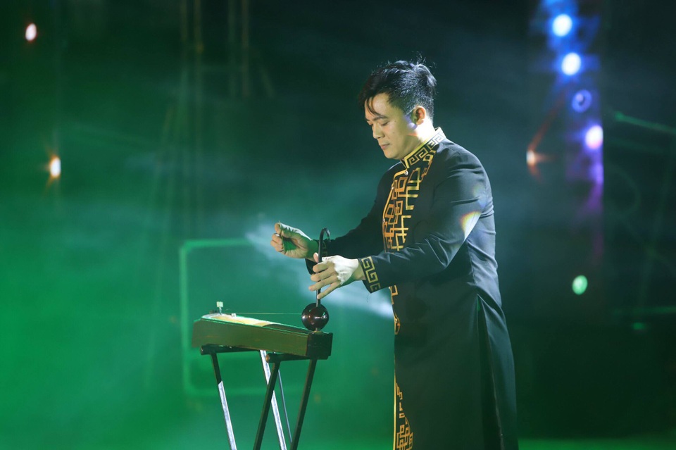 “Nụ cười mắt lá”- đêm nhạc tri ân Mẹ và Hà Nội - 1 “Nụ cười mắt lá”- đêm nhạc tri ân Mẹ và Hà Nội - 1