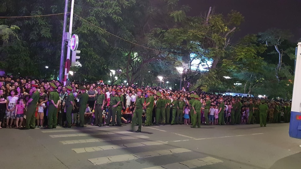 Thủ tướng cùng hàng vạn người dân dự Lễ hội Hoa Phượng đỏ 2019 - 4