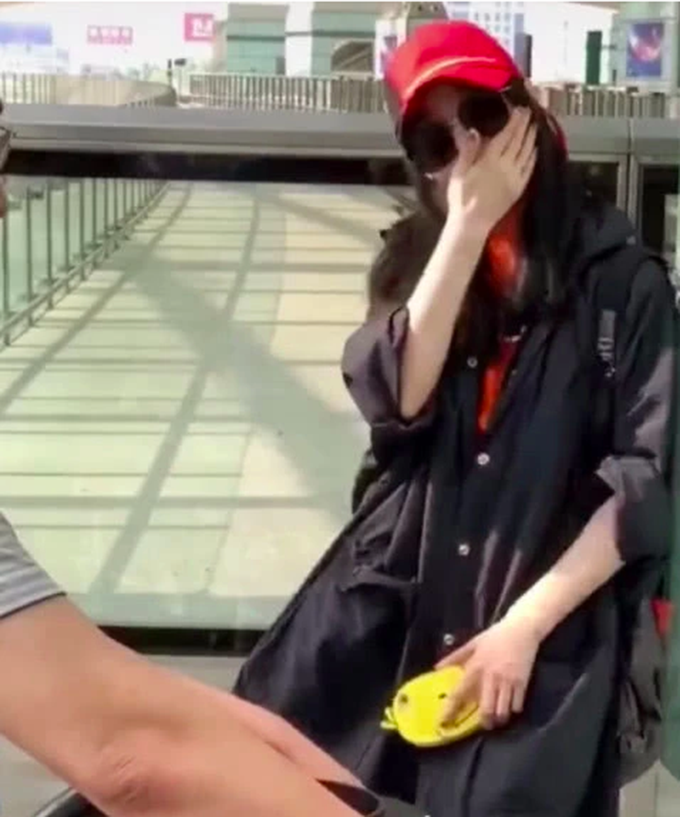 Phạm Băng Băng lấy tay che mặt sau tin đồn “dao kéo thẩm mỹ” mũi - 8 Phạm Băng Băng lấy tay che mặt sau tin đồn “dao kéo thẩm mỹ” mũi - 8