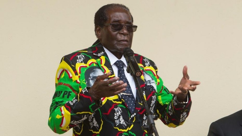 Cựu Tổng thống Zimbabwe bán xe sang, máy móc để trả nợ - 1 Cựu Tổng thống Zimbabwe bán xe sang, máy móc để trả nợ - 1