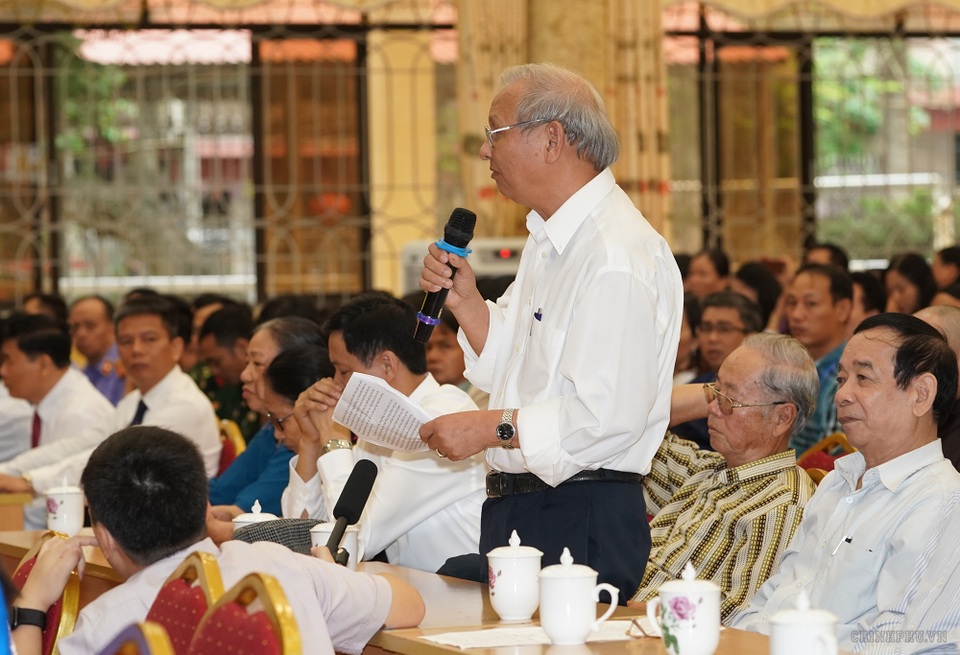 Thủ tướng giải đáp nhiều vấn đề “nóng” với cử tri Hải Phòng - 2 Thủ tướng giải đáp nhiều vấn đề “nóng” với cử tri Hải Phòng - 2