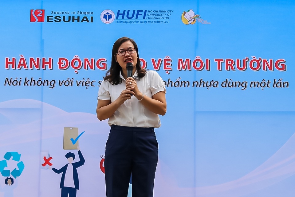 TPHCM: Gần 1.000 HS, SV cam kết không sử dụng ly và ống hút nhựa - 1 TPHCM: Gần 1.000 HS, SV cam kết không sử dụng ly và ống hút nhựa - 1