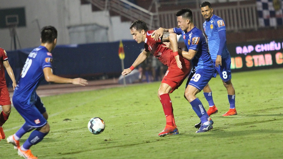 Hòa Quảng Nam, CLB TPHCM tiếp tục dẫn đầu bảng V-League - 2 Hòa Quảng Nam, CLB TPHCM tiếp tục dẫn đầu bảng V-League - 2