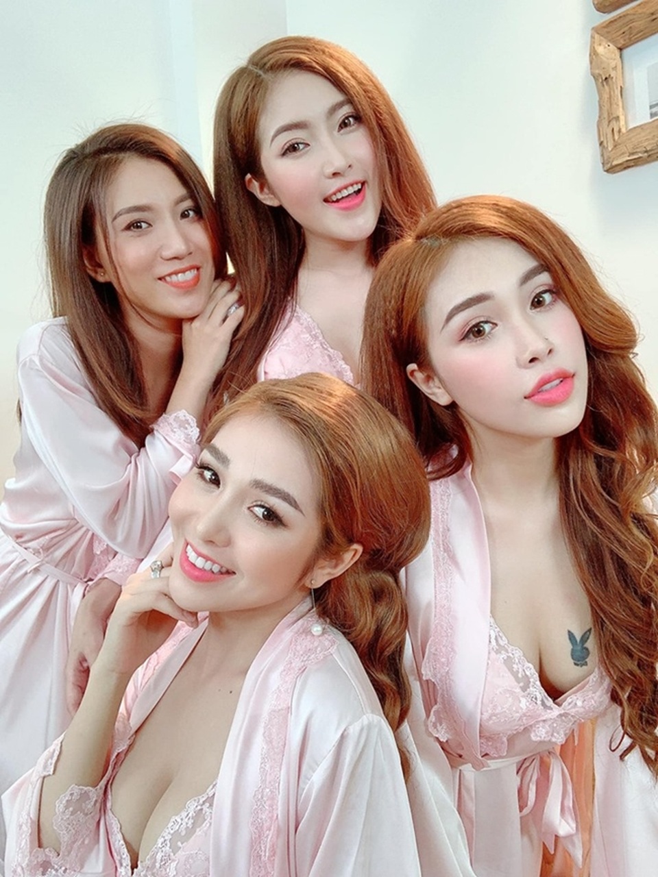 Tràn ngập cảnh nóng, hot girl khoe thân trong web drama Việt - 3 Tràn ngập cảnh nóng, hot girl khoe thân trong web drama Việt - 3