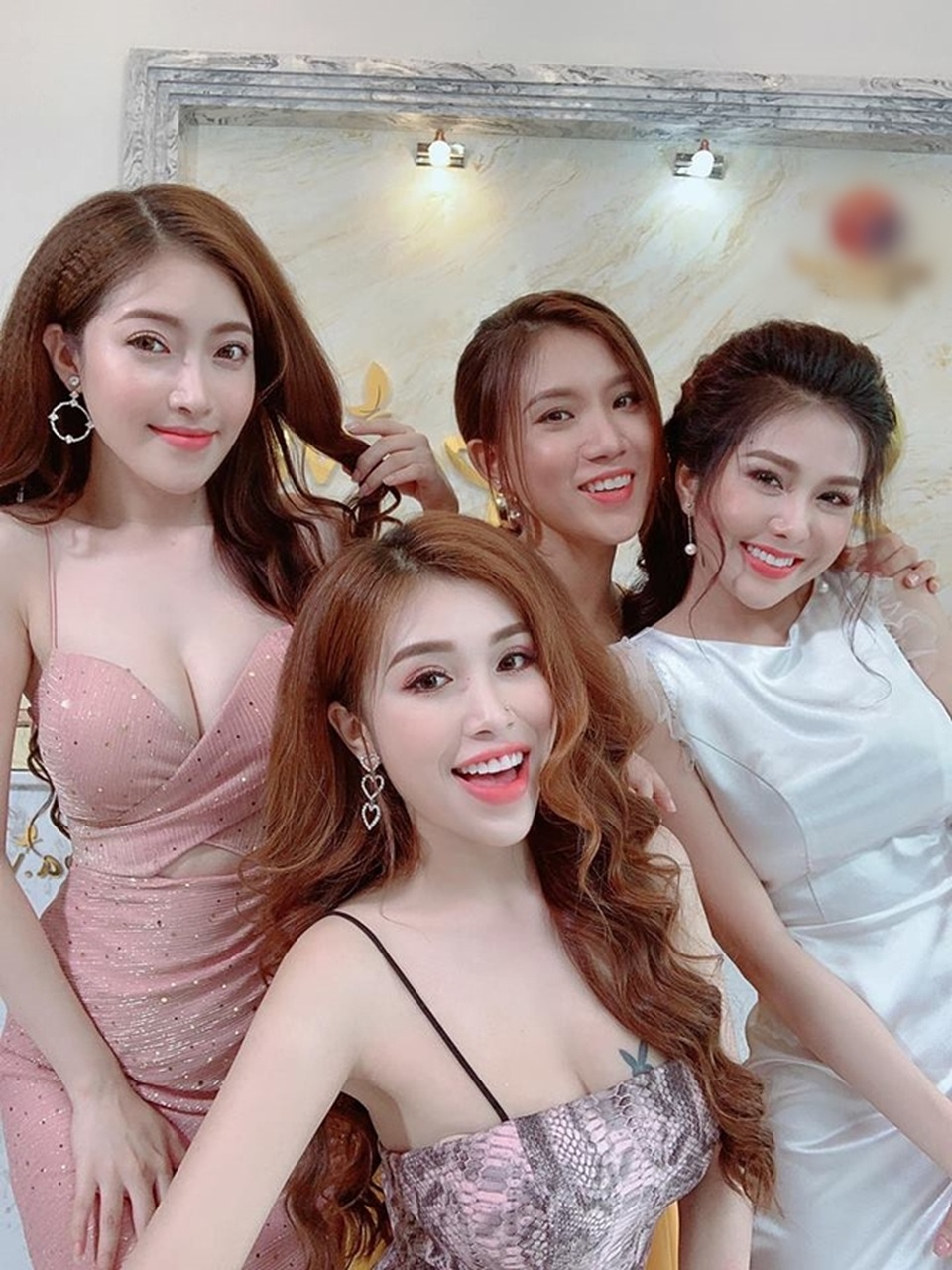 Tràn ngập cảnh nóng, hot girl khoe thân trong web drama Việt - 5 Tràn ngập cảnh nóng, hot girl khoe thân trong web drama Việt - 5