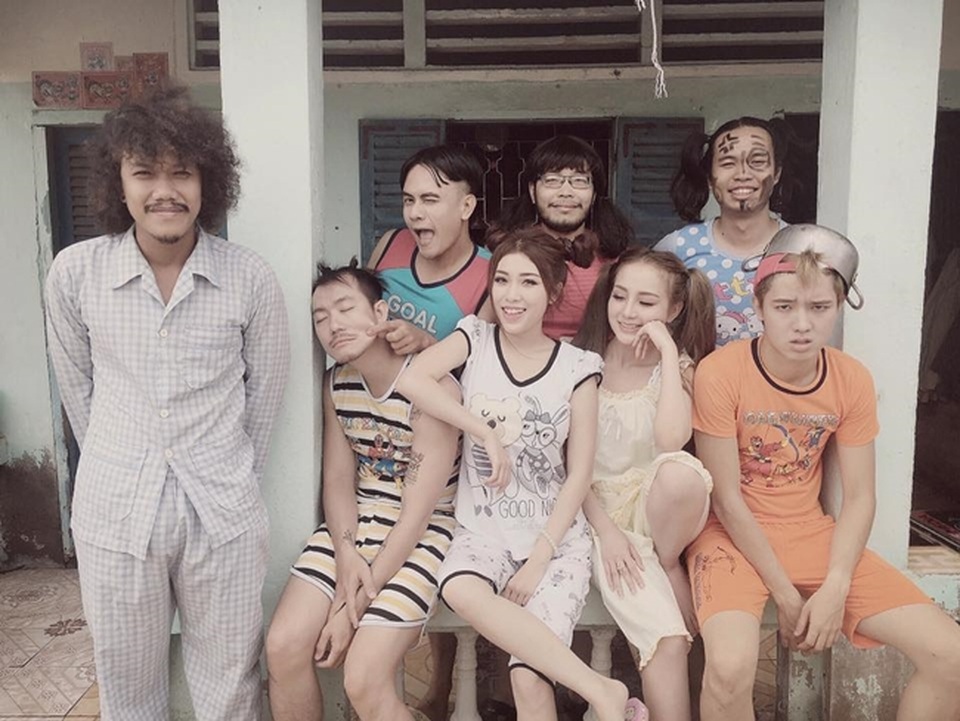 Tràn ngập cảnh nóng, hot girl khoe thân trong web drama Việt - 8 Tràn ngập cảnh nóng, hot girl khoe thân trong web drama Việt - 8