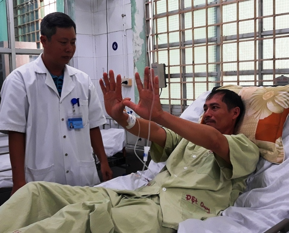 Vượt 165km, bệnh nhân đột quỵ may mắn được cứu sống - 1