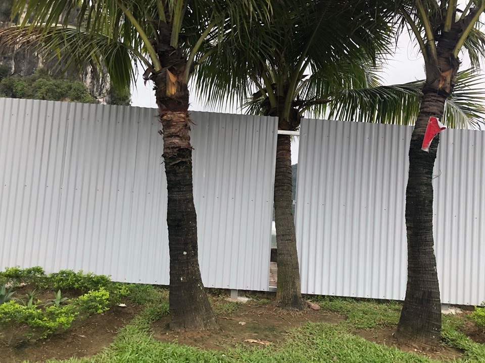 Con đường ngắm vịnh Hạ Long bất ngờ bị quây kín bằng tôn - 4