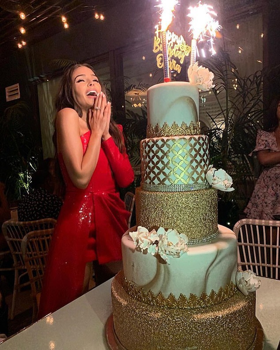 Hoa hậu hoàn vũ Olivia Culpo sexy với váy cam - 7 Hoa hậu hoàn vũ Olivia Culpo sexy với váy cam - 7