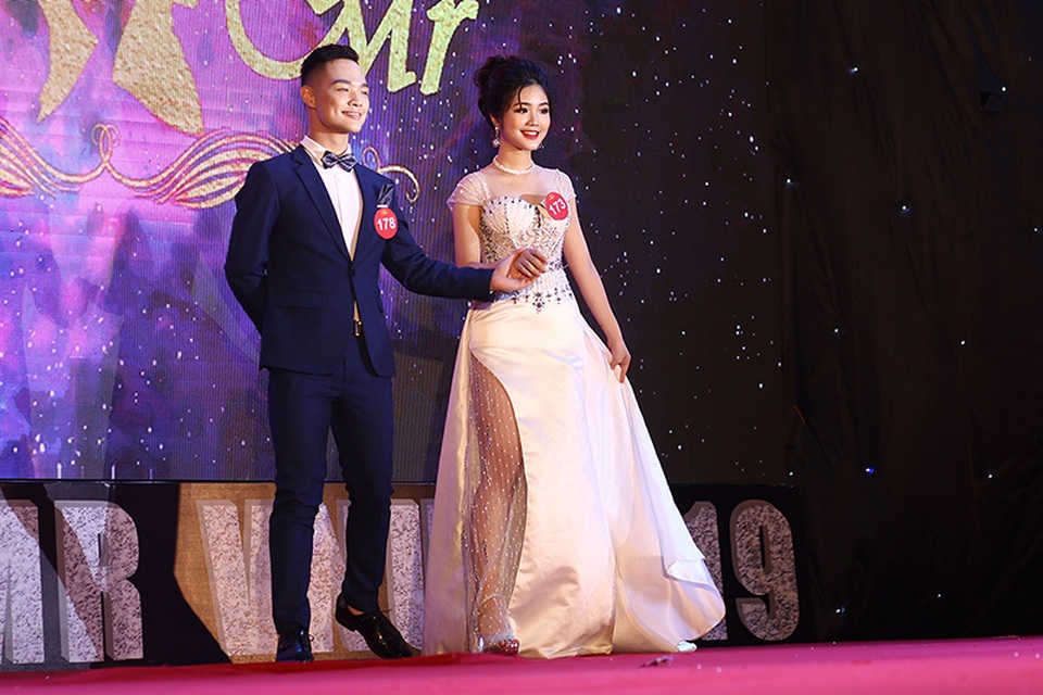 Cặp đôi Đại sứ ĐH Quốc gia Hà Nội bật khóc phút đăng quang - 11 Cặp đôi Đại sứ ĐH Quốc gia Hà Nội bật khóc phút đăng quang - 11