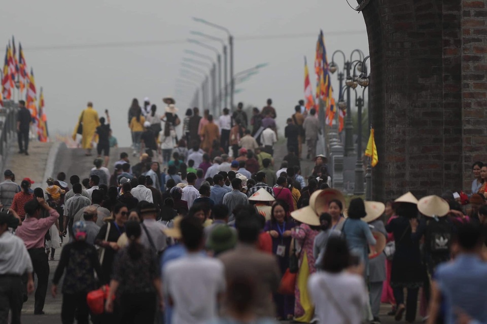 Hàng vạn người đổ về chùa Tam Chúc dự Đại lễ Phật đản Vesak 2019 - 1 Hàng vạn người đổ về chùa Tam Chúc dự Đại lễ Phật đản Vesak 2019 - 1