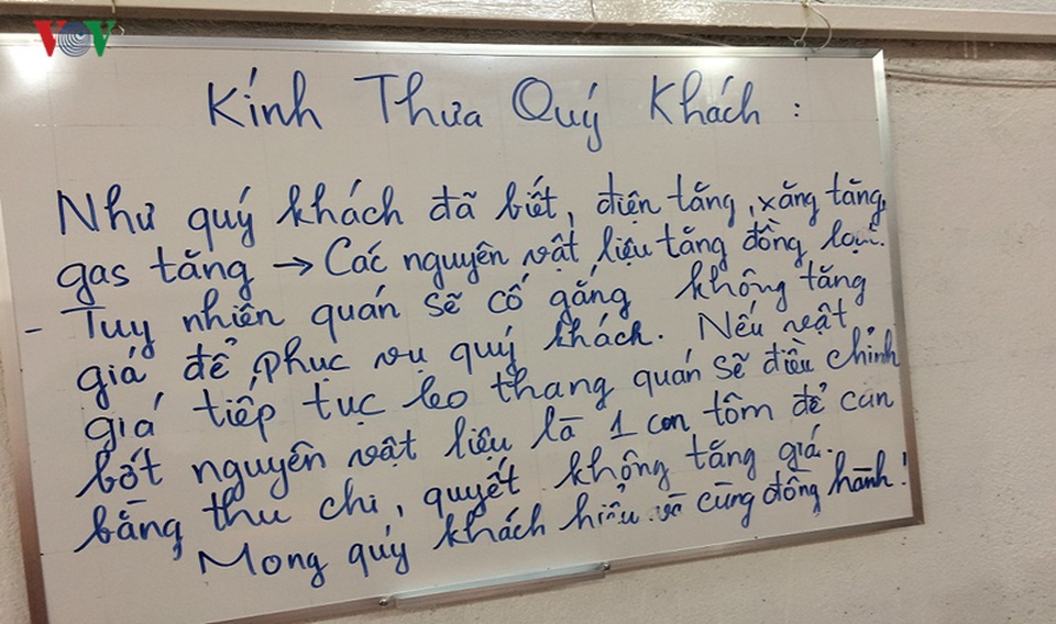 Quán ăn xin bớt một con tôm để không tăng giá - 1 Quán ăn xin bớt một con tôm để không tăng giá - 1