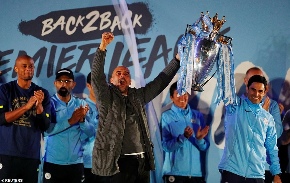 Man City đưa cúp vô địch về ăn mừng tại Etihad trong đêm - 5 Man City đưa cúp vô địch về ăn mừng tại Etihad trong đêm - 5