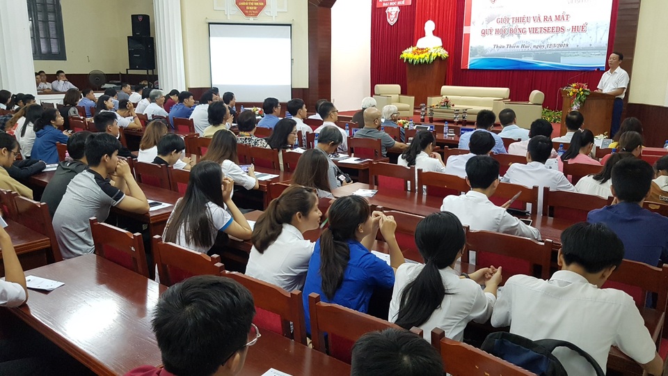Ra mắt quỹ học bổng Vietseeds - Huế giúp sinh viên khá giỏi có tinh thần cống hiến - 2 Ra mắt quỹ học bổng Vietseeds - Huế giúp sinh viên khá giỏi có tinh thần cống hiến - 2