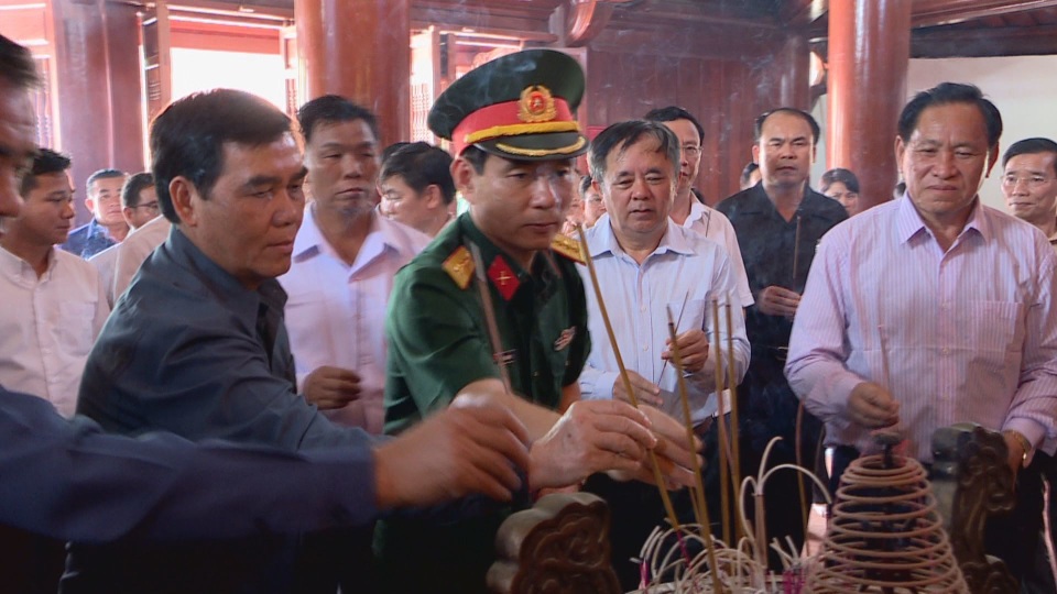 Lễ đón 98 hài cốt liệt sĩ quân tình nguyện và chuyên gia Việt Nam hy sinh tại Lào - 4 Lễ đón 98 hài cốt liệt sĩ quân tình nguyện và chuyên gia Việt Nam hy sinh tại Lào - 4