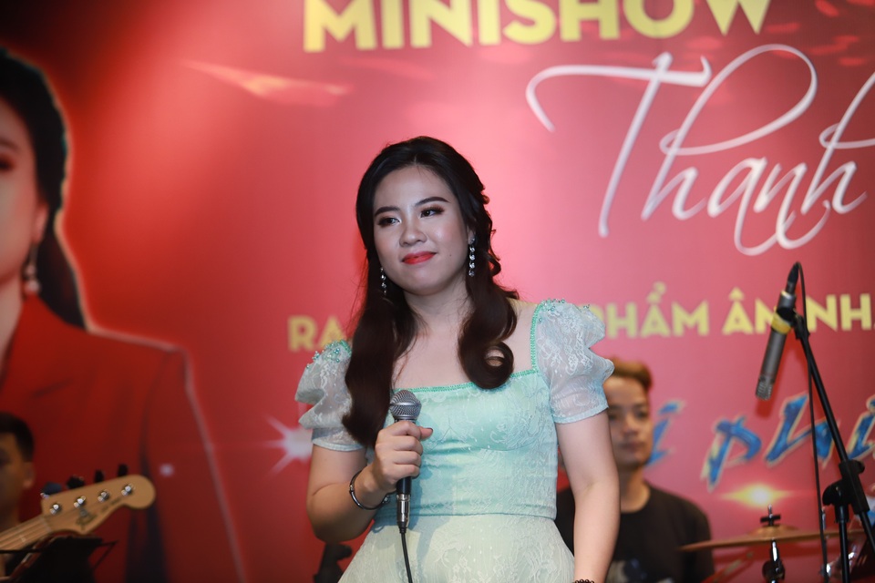 Nhiều nghệ sĩ đến ủng hộ minishow của ca sĩ Thanh Nga - 6 Nhiều nghệ sĩ đến ủng hộ minishow của ca sĩ Thanh Nga - 6