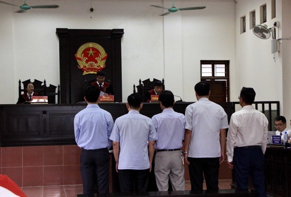 Hoãn phiên xử phúc thẩm bác sỹ Hoàng Công Lương - 4