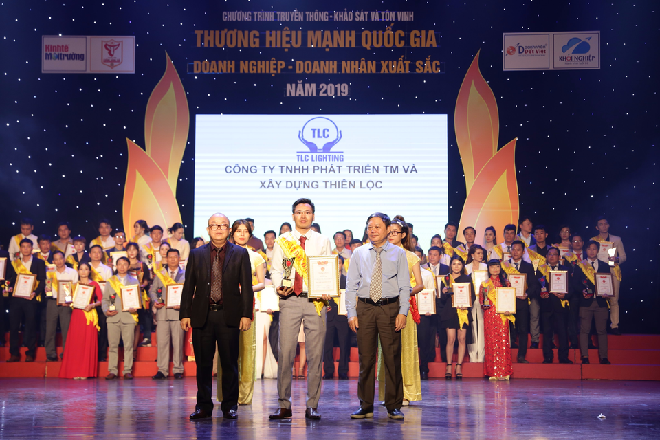 TLC Lighting đạt Top 10 Thương hiệu mạnh quốc gia 2019 - 1 TLC Lighting đạt Top 10 Thương hiệu mạnh quốc gia 2019 - 1