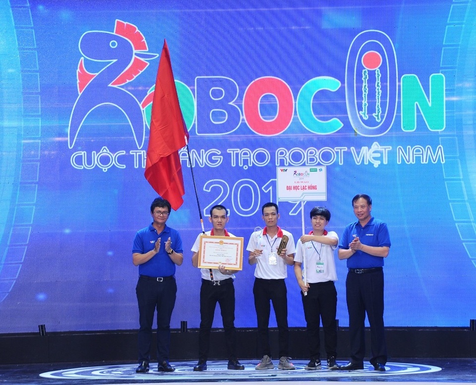 Trường ĐH Lạc Hồng lần thứ 9 vô địch cuộc thi Robocon Việt Nam - 3 Trường ĐH Lạc Hồng lần thứ 9 vô địch cuộc thi Robocon Việt Nam - 3