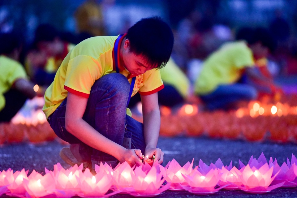 Lễ hội hoa đăng cầu nguyện hòa bình thế giới tại chùa Tam Chúc - 8 Lễ hội hoa đăng cầu nguyện hòa bình thế giới tại chùa Tam Chúc - 8