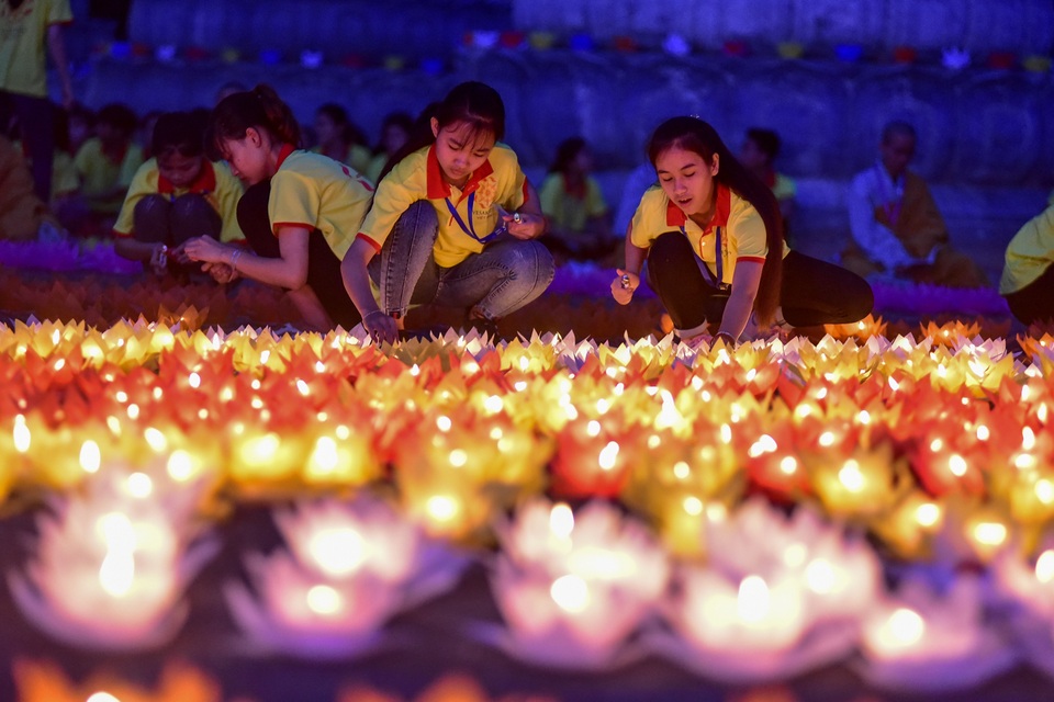 Lễ hội hoa đăng cầu nguyện hòa bình thế giới tại chùa Tam Chúc - 10 Lễ hội hoa đăng cầu nguyện hòa bình thế giới tại chùa Tam Chúc - 10