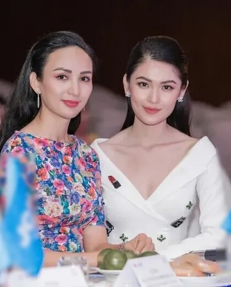 Bộ đôi mỹ nhân Ngoại thương Ngọc Diễm, Thùy Dung đọ sắc trên “ghế nóng” - 1 Bộ đôi mỹ nhân Ngoại thương Ngọc Diễm, Thùy Dung đọ sắc trên “ghế nóng” - 1