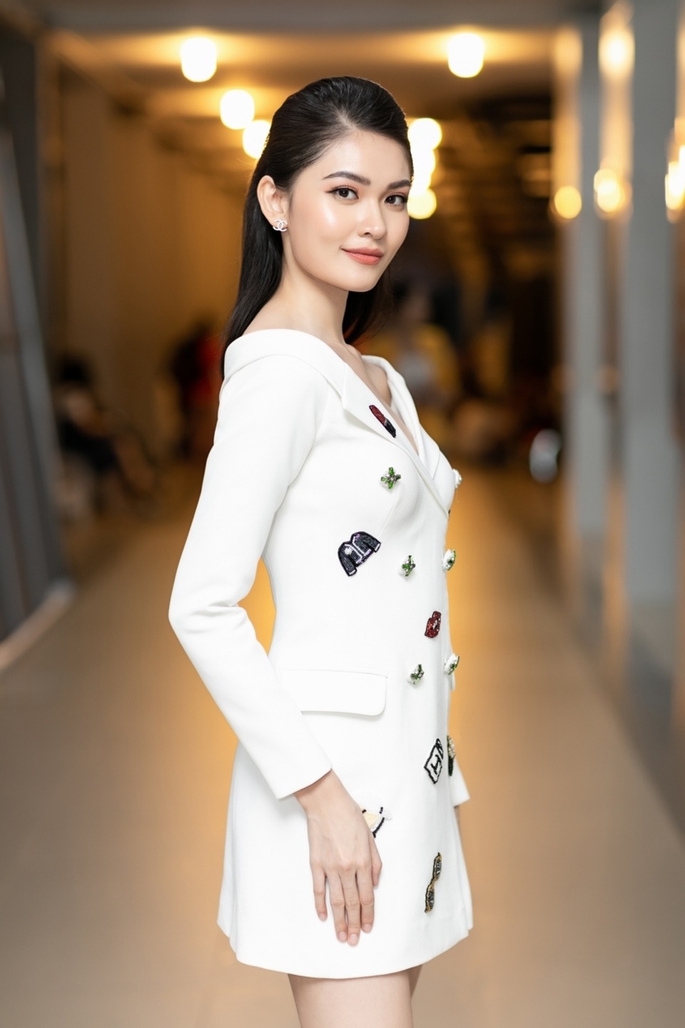 Bộ đôi mỹ nhân Ngoại thương Ngọc Diễm, Thùy Dung đọ sắc trên “ghế nóng” - 8 Bộ đôi mỹ nhân Ngoại thương Ngọc Diễm, Thùy Dung đọ sắc trên “ghế nóng” - 8