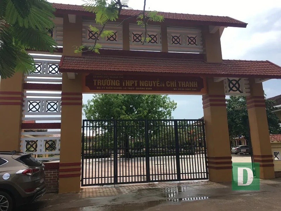 Nữ sinh lớp 10 bị 2 bạn nữ đánh tím mắt, sưng mặt - 3