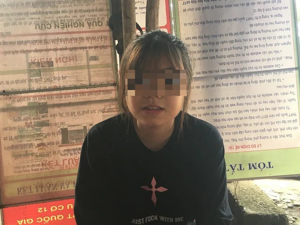 Nữ sinh lớp 10 bị 2 bạn nữ đánh tím mắt, sưng mặt - 2