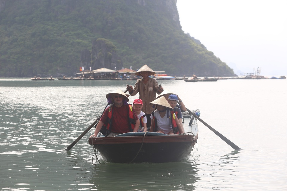 Khám phá Vịnh Hạ Long, Lan Hạ trên du thuyền Oriental Sails - 2 Khám phá Vịnh Hạ Long, Lan Hạ trên du thuyền Oriental Sails - 2