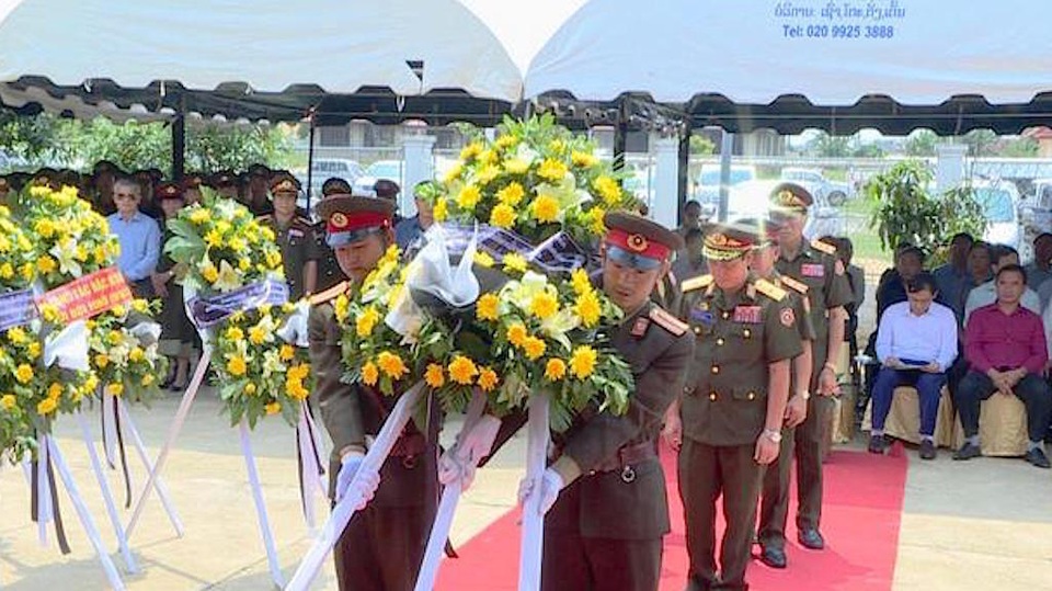 Lễ đón 98 hài cốt liệt sĩ quân tình nguyện và chuyên gia Việt Nam hy sinh tại Lào - 2 Lễ đón 98 hài cốt liệt sĩ quân tình nguyện và chuyên gia Việt Nam hy sinh tại Lào - 2