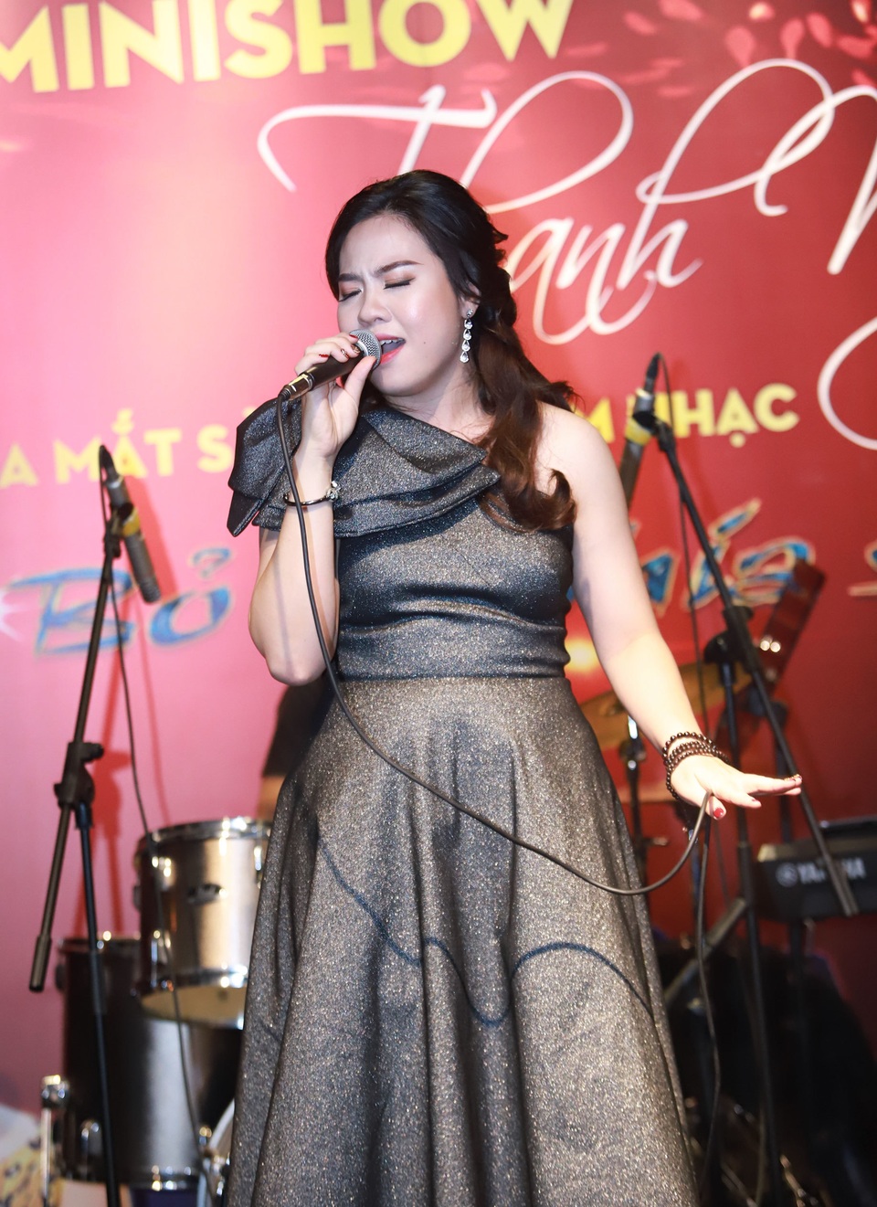 Nhiều nghệ sĩ đến ủng hộ minishow của ca sĩ Thanh Nga - 5 Nhiều nghệ sĩ đến ủng hộ minishow của ca sĩ Thanh Nga - 5