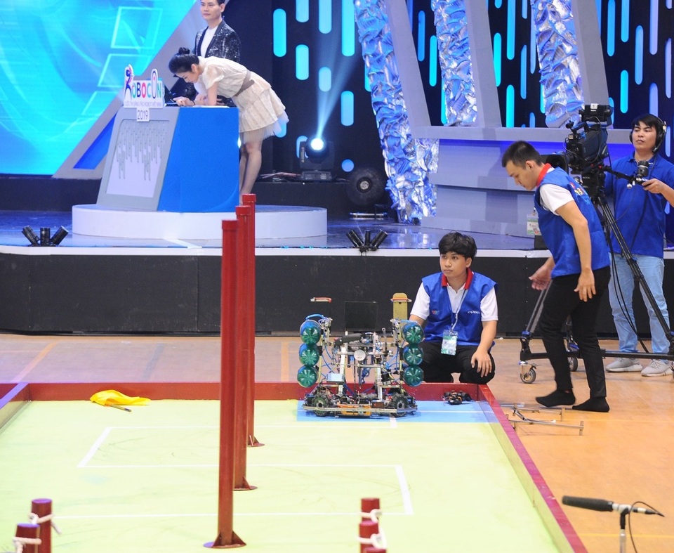 Trường ĐH Lạc Hồng lần thứ 9 vô địch cuộc thi Robocon Việt Nam - 1 Trường ĐH Lạc Hồng lần thứ 9 vô địch cuộc thi Robocon Việt Nam - 1