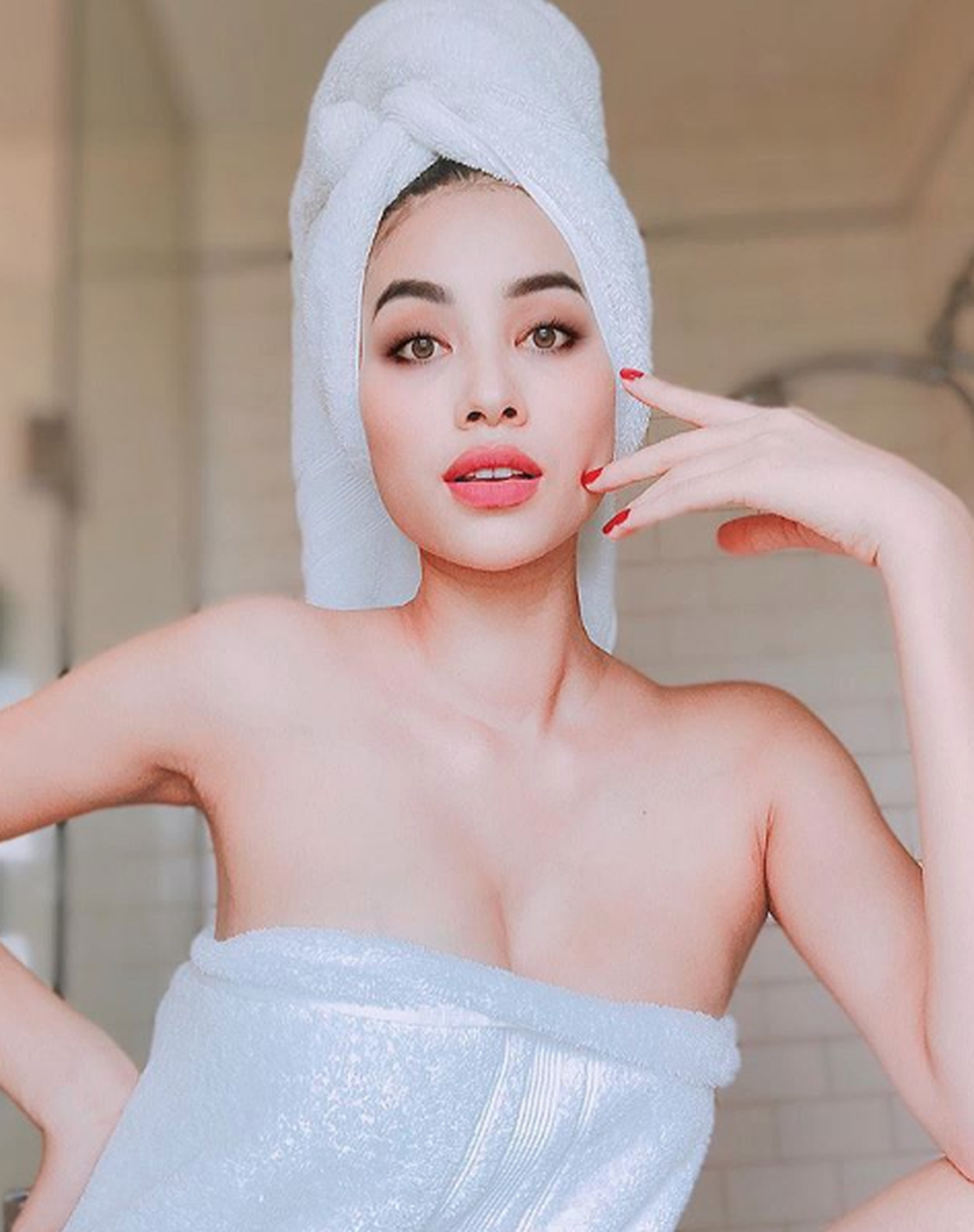 Phạm Hương nói gì về hình ảnh ngày càng hở bạo, chăm khoe thân? - 1 Phạm Hương nói gì về hình ảnh ngày càng hở bạo, chăm khoe thân? - 1