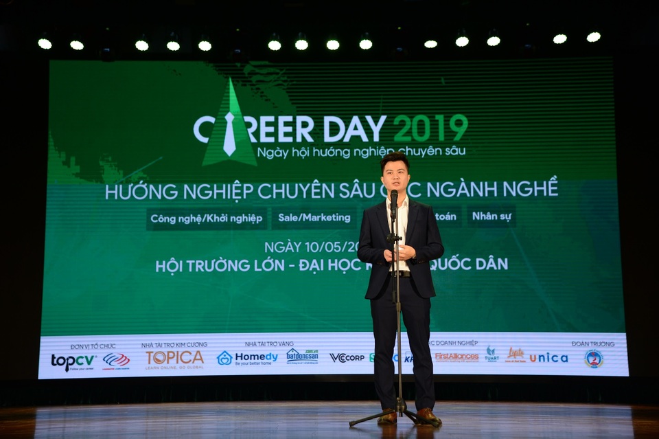 Sôi nổi ngày hội hướng nghiệp chuyên sâu 2019 cùng TOPCV - 1 Sôi nổi ngày hội hướng nghiệp chuyên sâu 2019 cùng TOPCV - 1