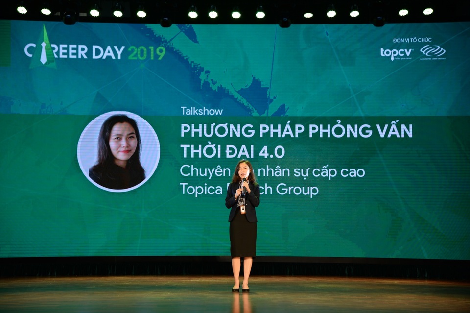 Sôi nổi ngày hội hướng nghiệp chuyên sâu 2019 cùng TOPCV - 3 Sôi nổi ngày hội hướng nghiệp chuyên sâu 2019 cùng TOPCV - 3