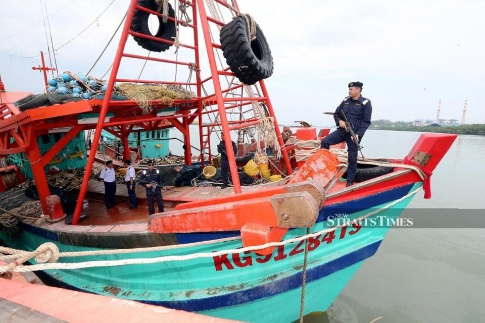 Malaysia bắt 2 tàu cùng 29 ngư dân Việt Nam - 1 Malaysia bắt 2 tàu cùng 29 ngư dân Việt Nam - 1