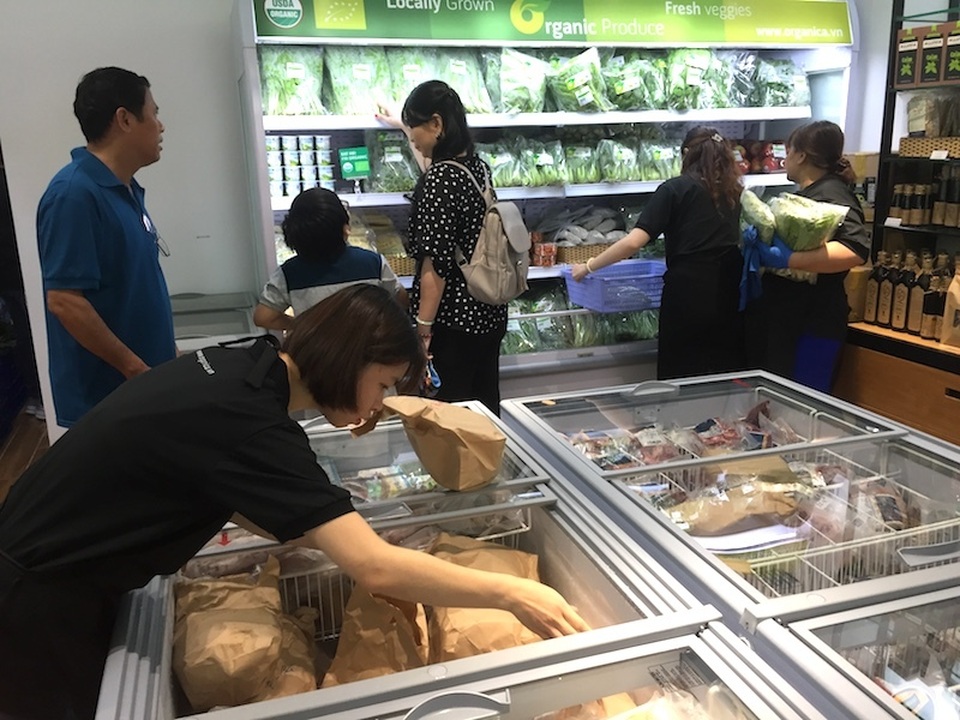 Dân thành phố “mê mẩn” với tôm đất sinh thái sống trong rừng đước - 1 Dân thành phố “mê mẩn” với tôm đất sinh thái sống trong rừng đước - 1